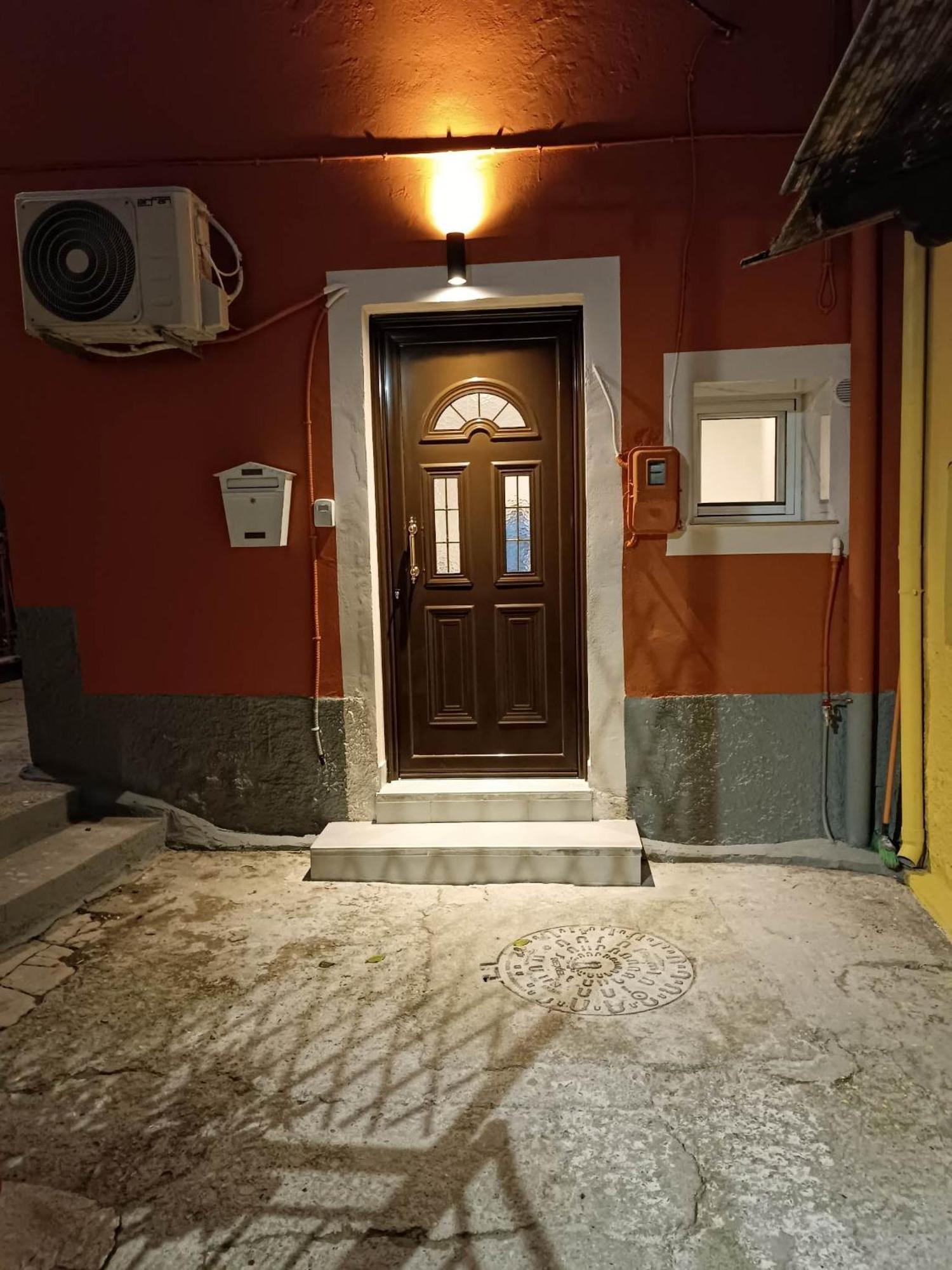 Newly Renovated Apartment Next To The Port Mantouki エクステリア 写真
