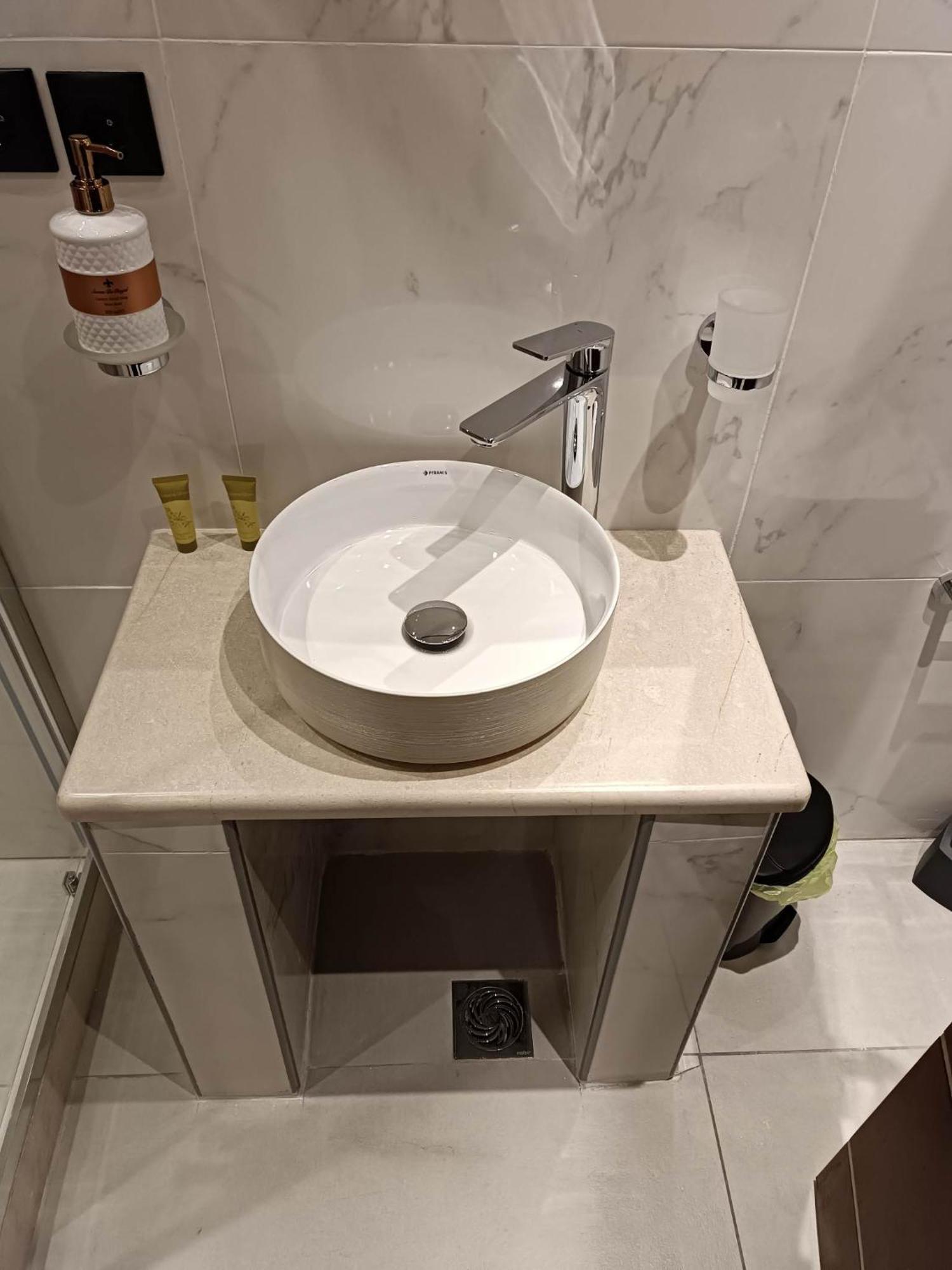 Newly Renovated Apartment Next To The Port Mantouki エクステリア 写真