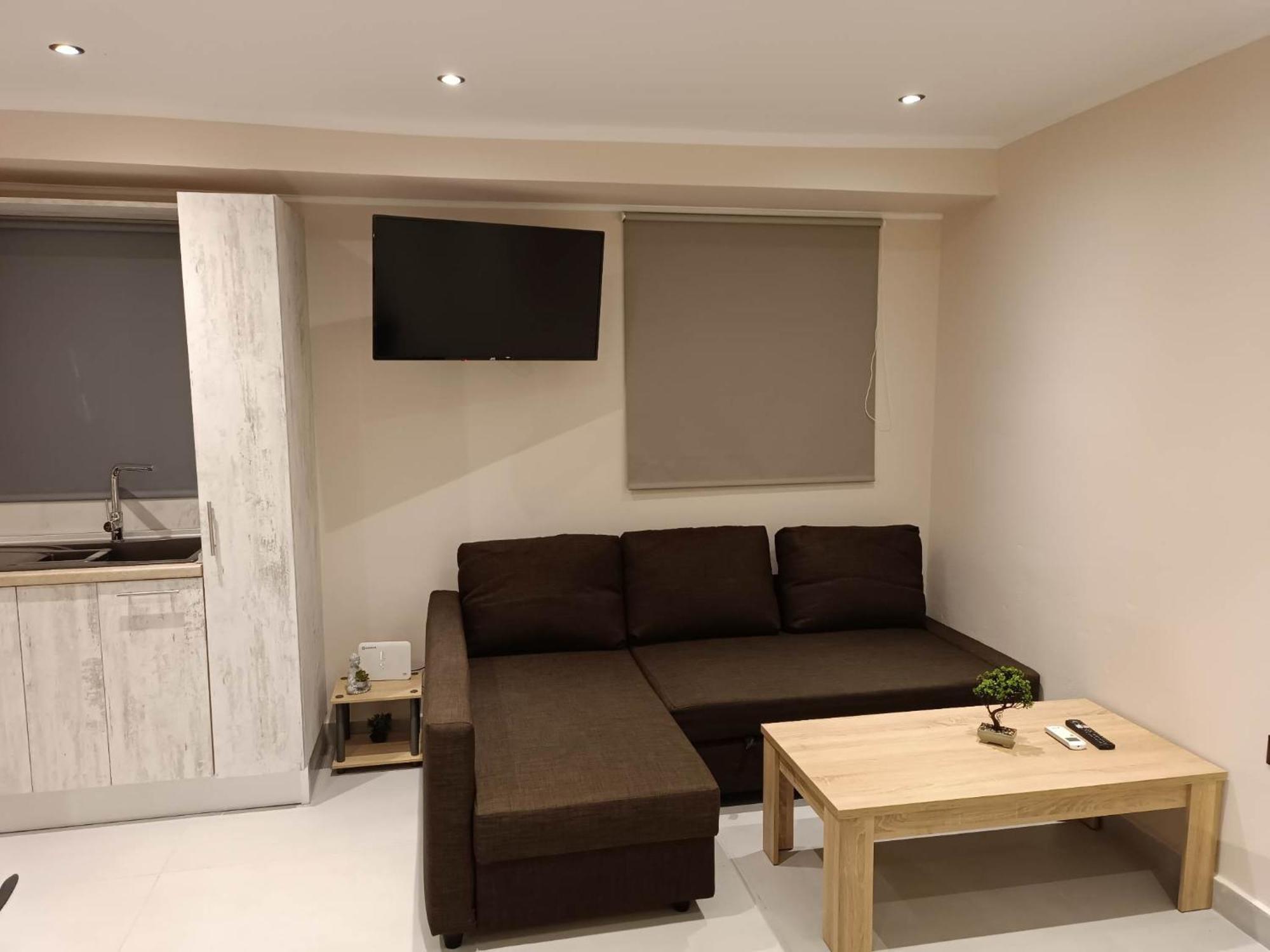 Newly Renovated Apartment Next To The Port Mantouki エクステリア 写真