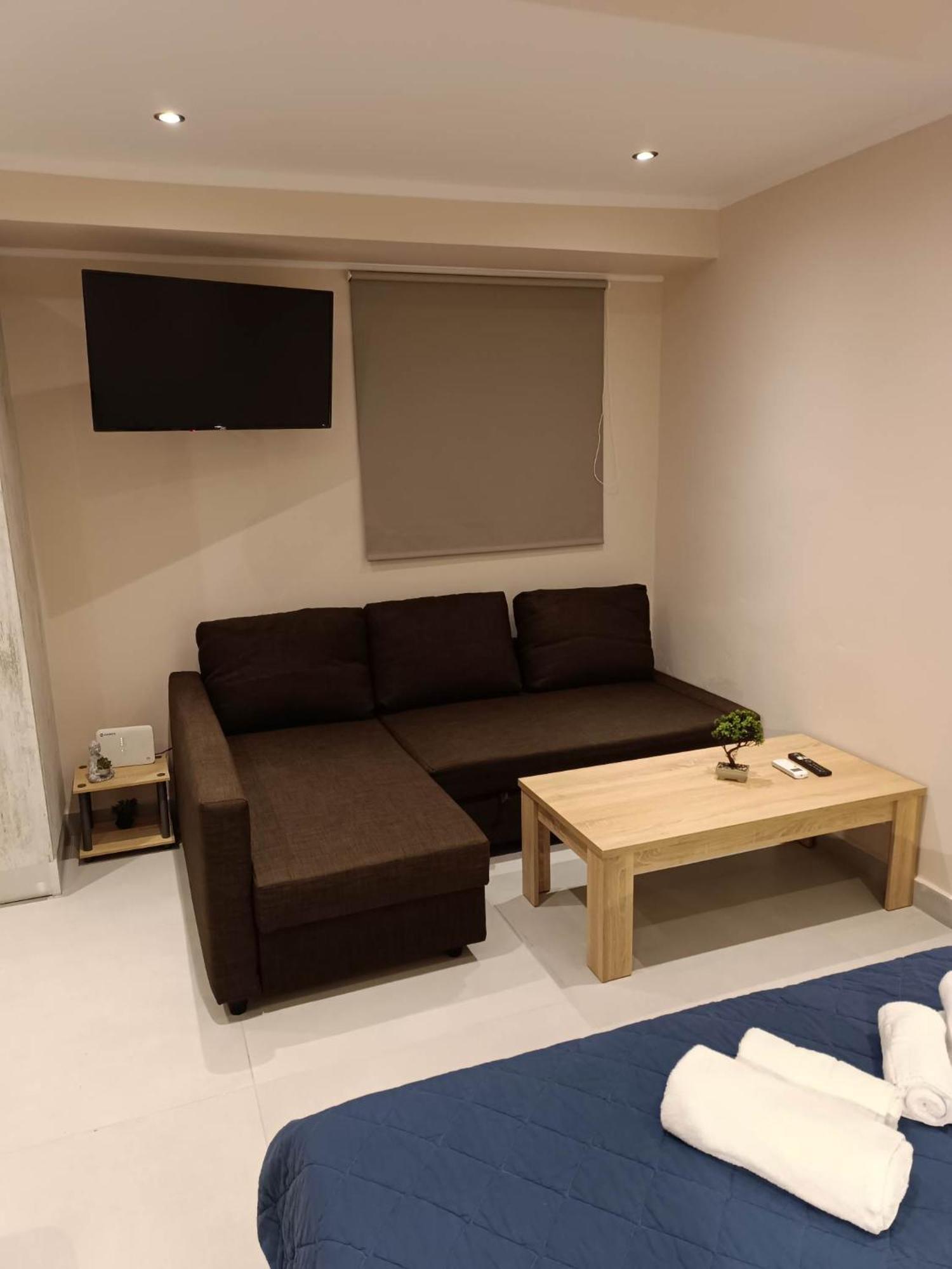Newly Renovated Apartment Next To The Port Mantouki エクステリア 写真