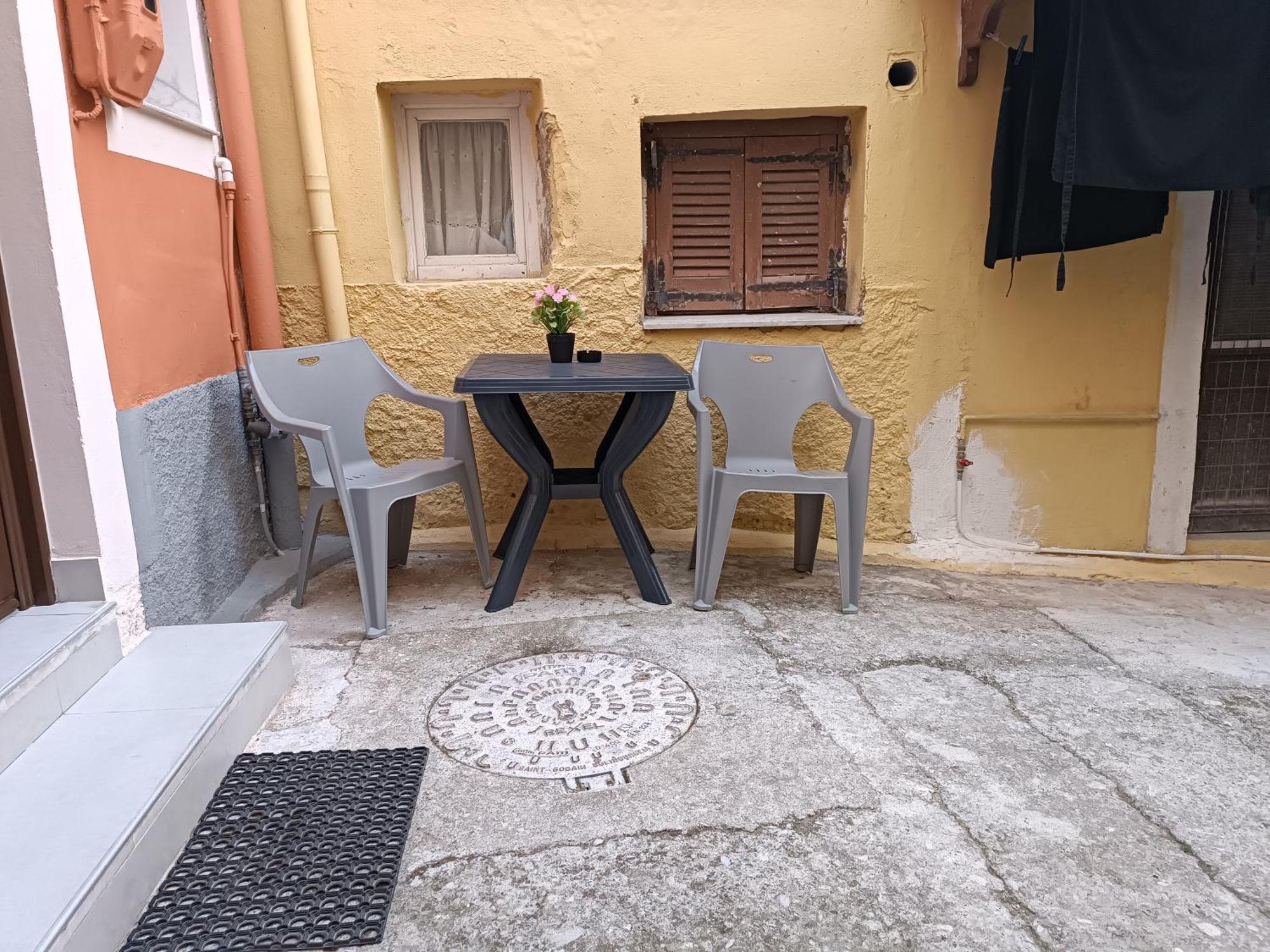 Newly Renovated Apartment Next To The Port Mantouki エクステリア 写真